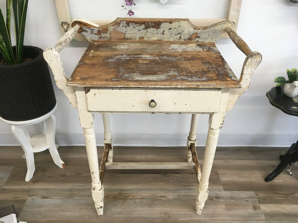 Clara the “Authentically Chippy Table”