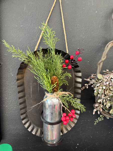 Tin wall hanger w/bud vase