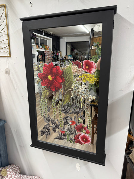 Dahlia the gorgeous hanging jewelry box