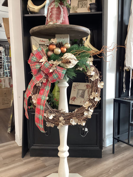 Grapevine Wreath w/gold & plaid