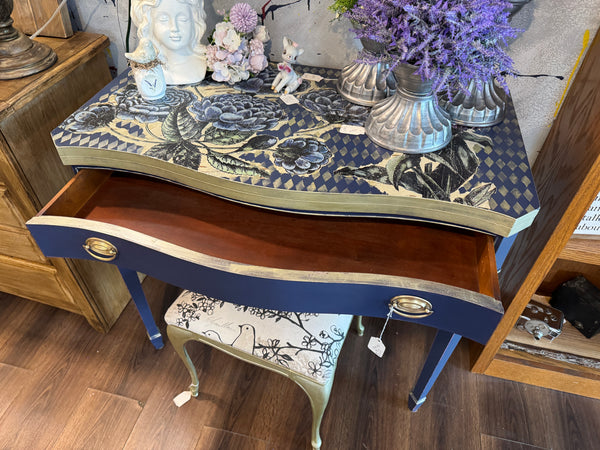 Christina the blingy floral desk
