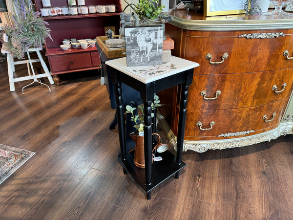 Maggie the Magnolia side table