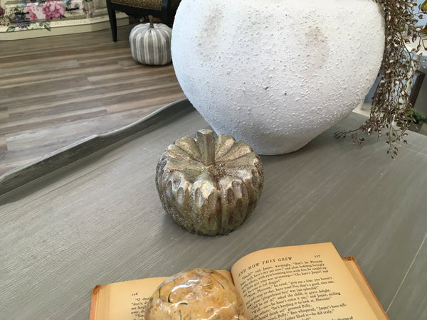 Small Pumpkin w/ridges & glitter