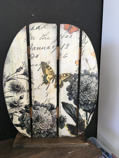 Wood egg decoupage