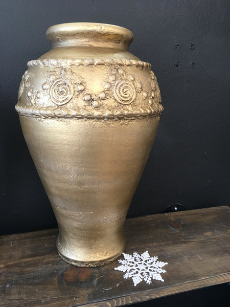 Gold pottery vase