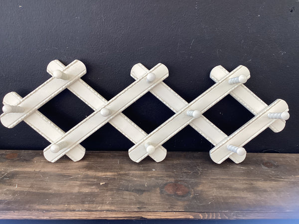 Cream Accordian Hook